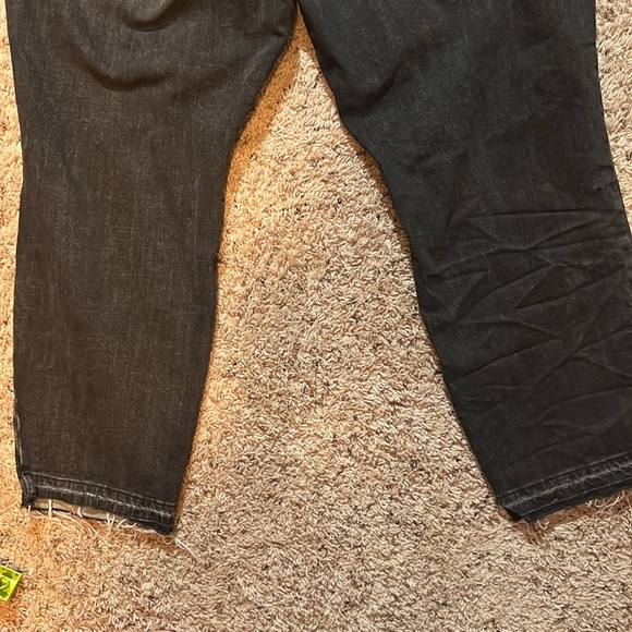 KUT from the Kloth High Rise Reese Fab Ab Ankle Straight Leg Black Jeans. 20W - Picture 11 of 15